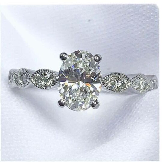 Oval cut diamond ring